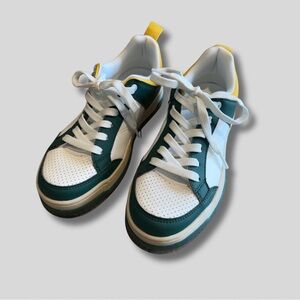 NWOB Steve Madden Everlie Green & White Leather Color Block Low Top Sneakers